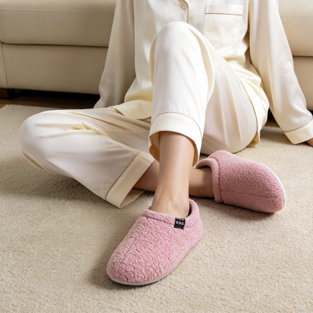 REDESS Slippers for women, Closed Back Curly Fleece Indoor House Shoes